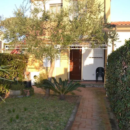 Stella Marina Apartament * Tirrenia